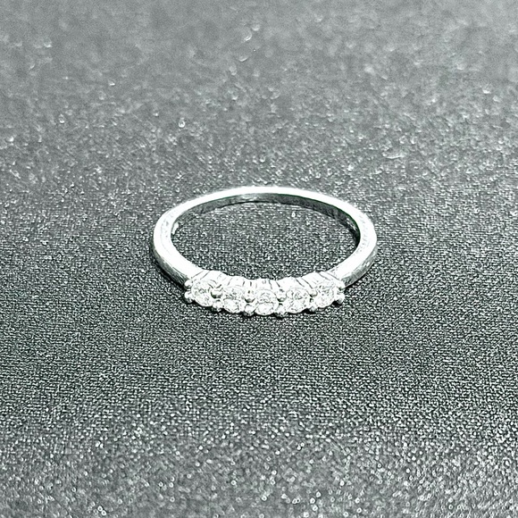 14k white gold 1/2k diamond Ring - Picture 4 of 10